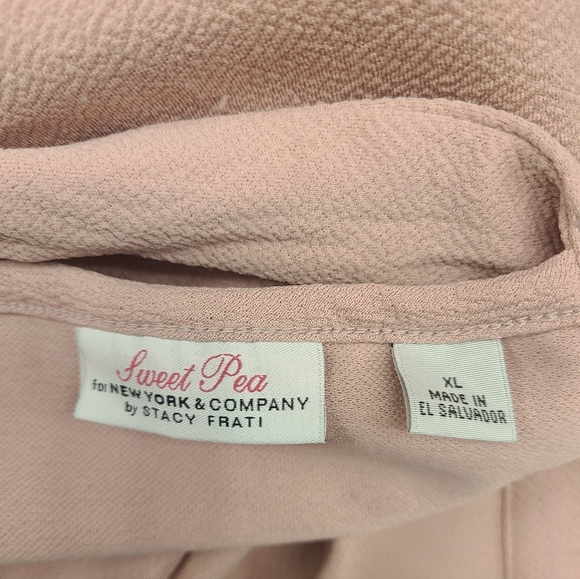 NY&C Sleeveless, Open-Back Top - Picture 5 of 6